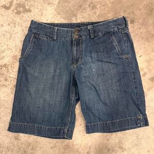 Eddie Bauer blue denim shorts curvy fit size 8